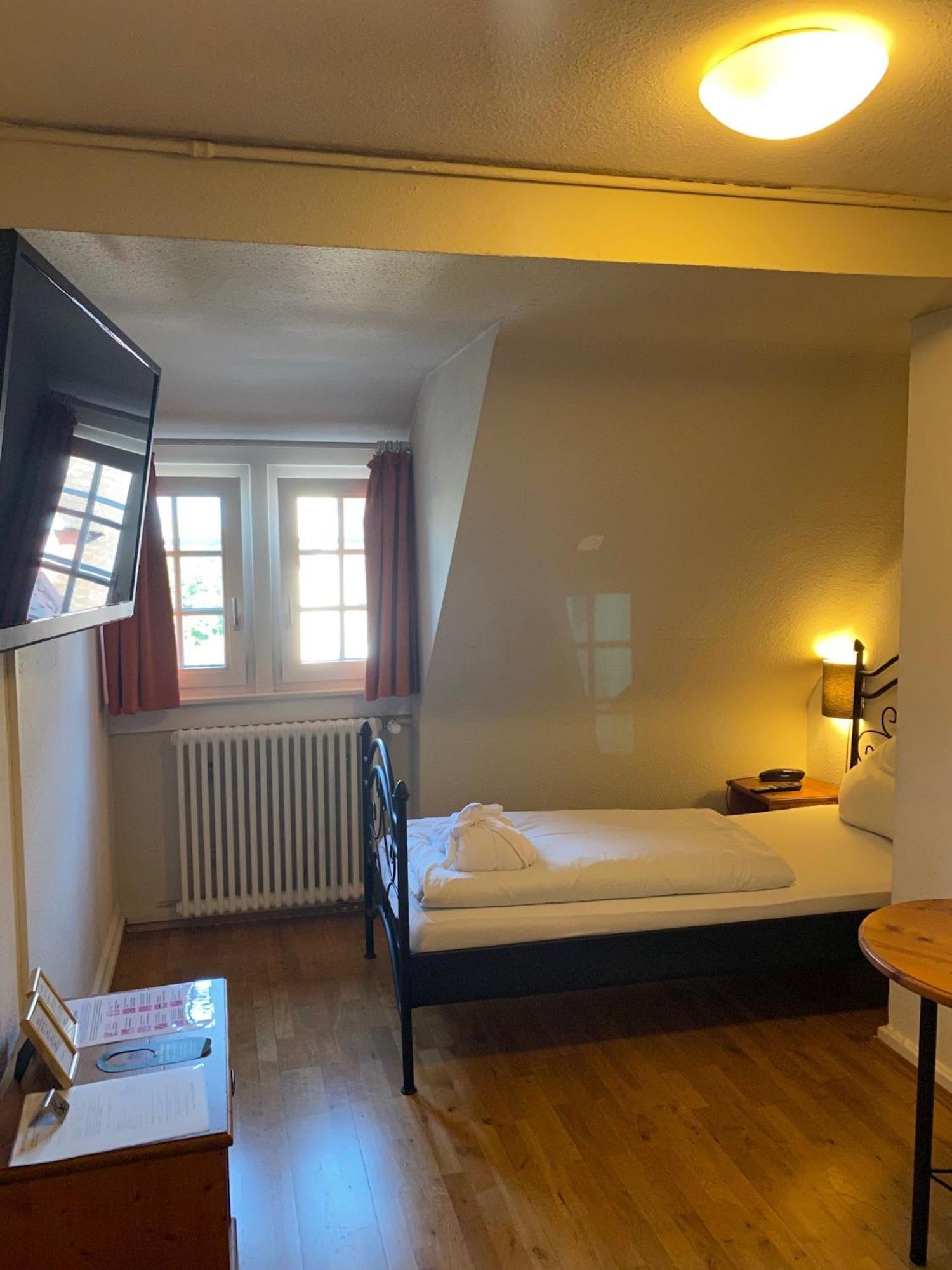 Schuetzen Hotel 2*